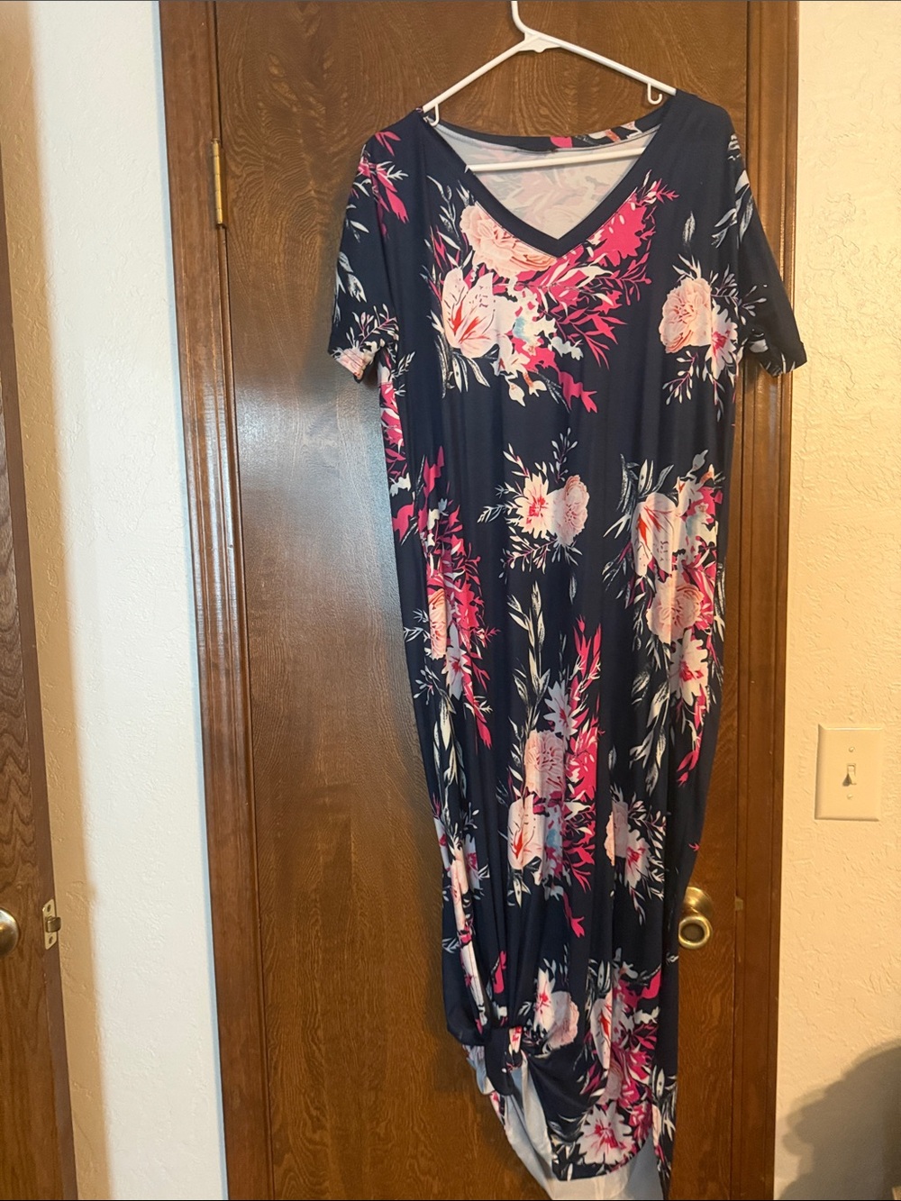 Navy Floral V‑Neck Maxi Dress with Pink & Cream Blooms